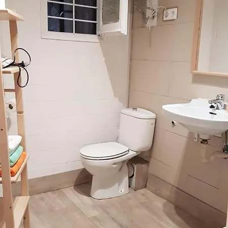 Apartamento With Bathroom, Refrigerator And Microwave Barcelona