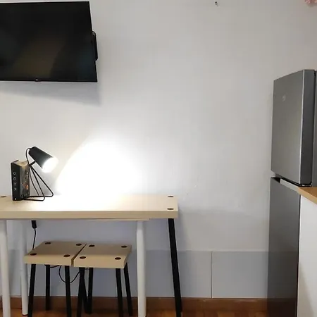 Apartamento With Bathroom, Refrigerator And Microwave *