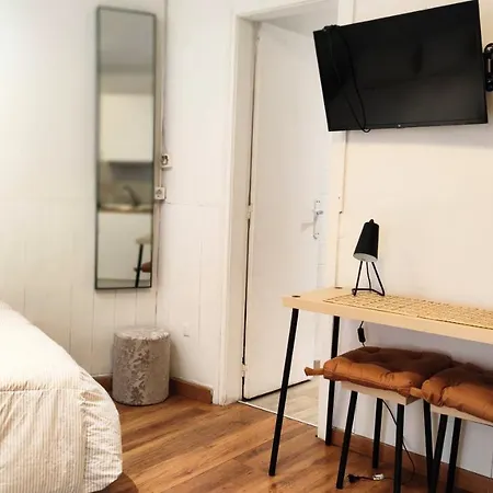 With Bathroom, Refrigerator And Microwave *