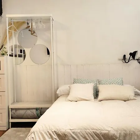 With Bathroom, Refrigerator And Microwave *