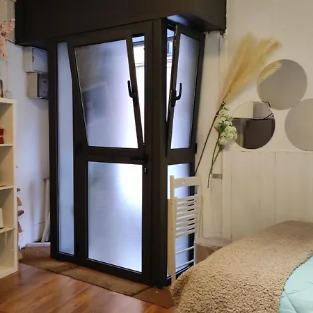 With Bathroom, Refrigerator And Microwave Apartment Barcelona